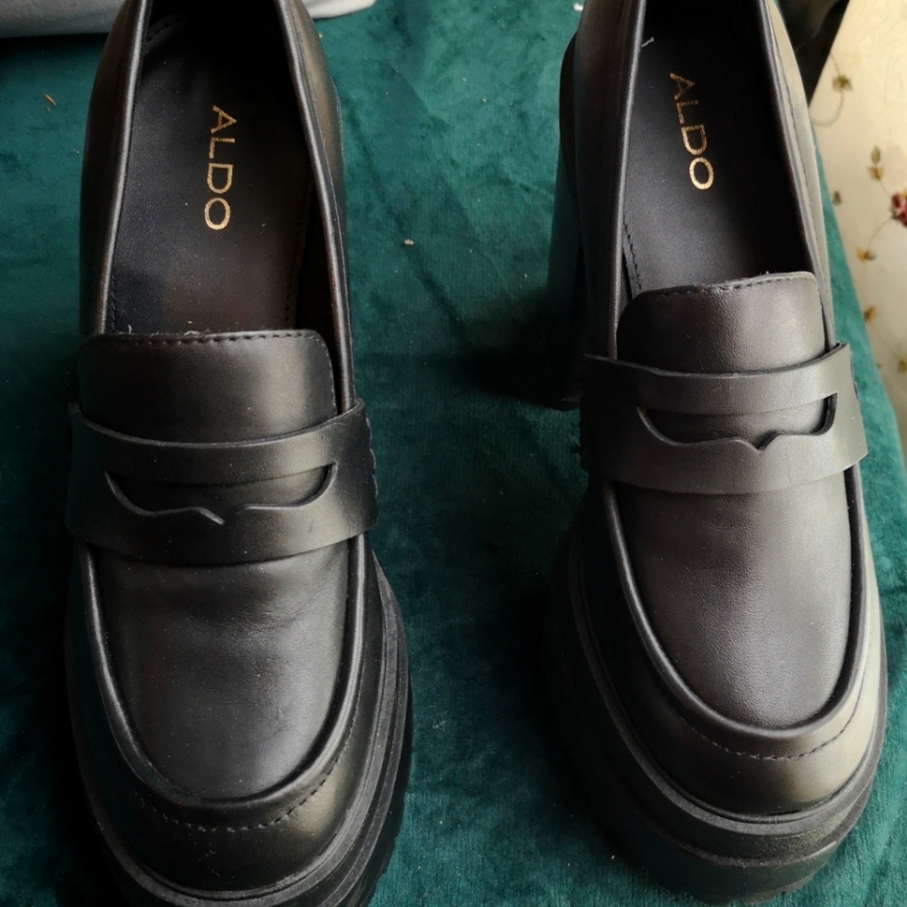 Mary Jane platform heel vegan leather shoes size 7